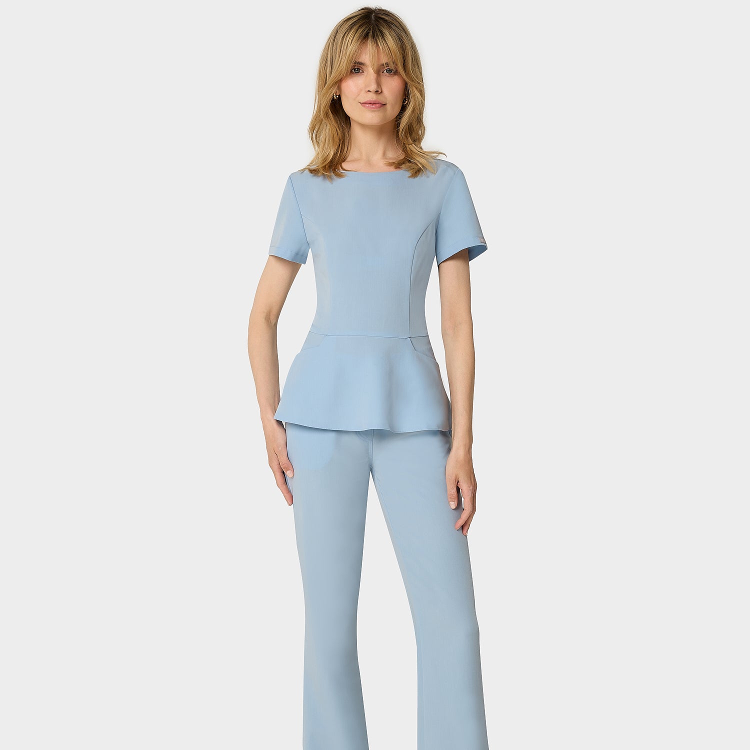 Bluza medyczna damska z baskinką KIM w kolorze Baby Blue - kobieca, taliowana - Vena Uniformy