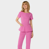 Bluza medyczna damska z baskinką KIM w kolorze Disco Pink - kobieca, taliowana - Vena Uniformy