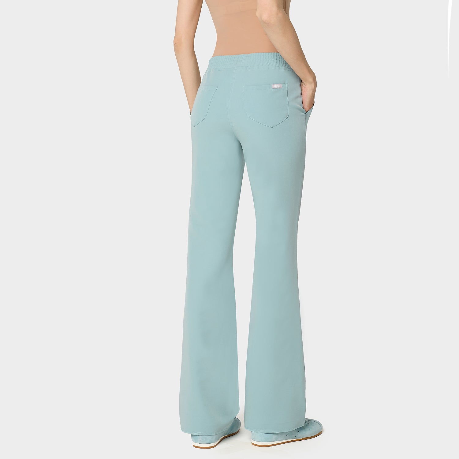 Spodnie medyczne flare Cloudy Blue - kobiece, modne, do bluzy medycznej - Vena Uniformy