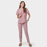 Bluza medyczna damska Emily Blossom Pink - widok przodem, cała postać modelki, zdjęcie 1