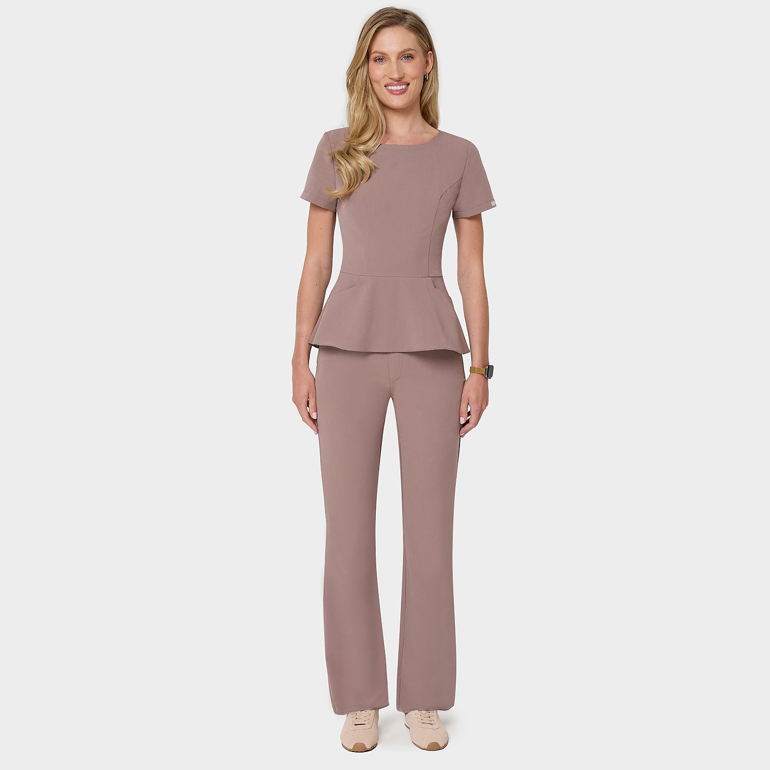 Bluza medyczna damska z baskinką KIM w kolorze LIGHT BROWN - kobieca, taliowana - Vena Uniformy