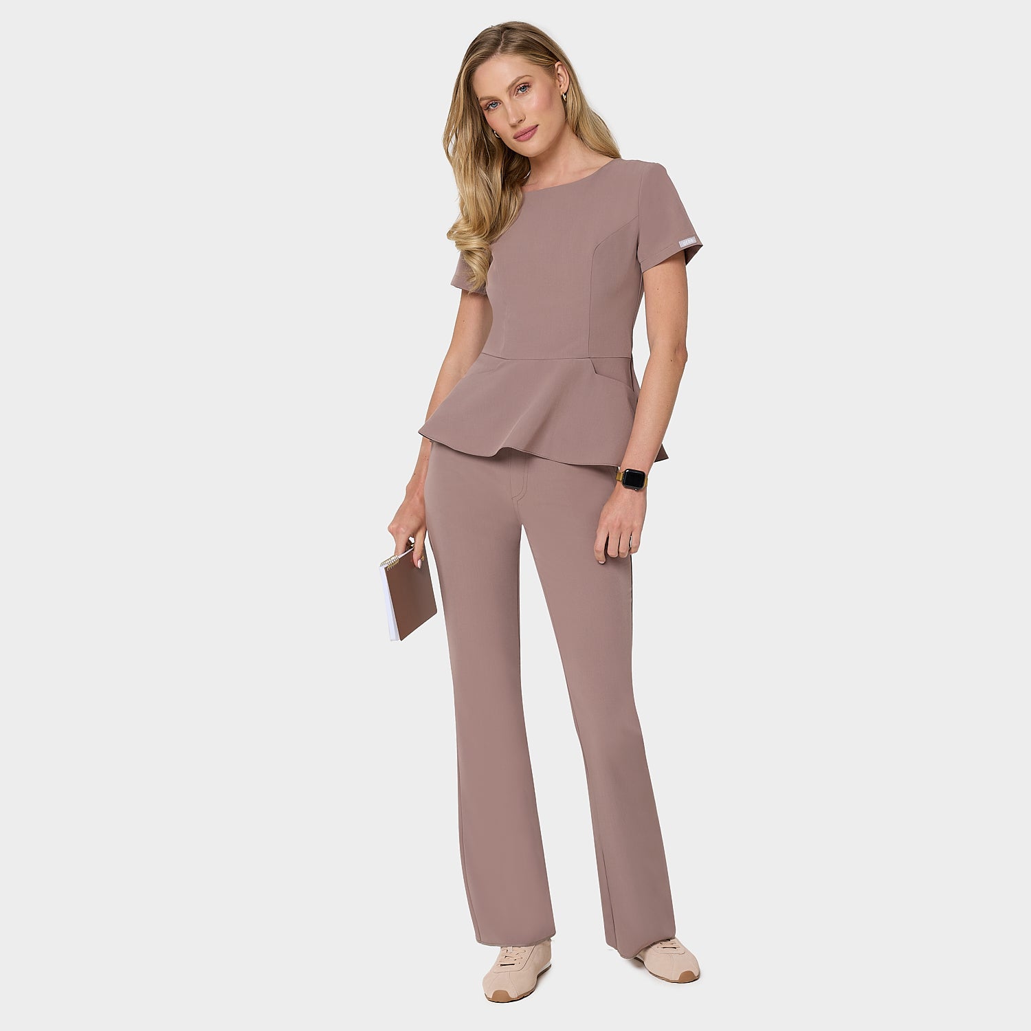 Bluza medyczna damska z baskinką KIM w kolorze LIGHT BROWN - kobieca, taliowana - Vena Uniformy
