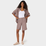 Bluza medyczna koszulowa Alice w kolorze Light Brown - brązowa oversize'owa bluza rozpinana na guziki z obniżoną linią rękawa, Vena Uniformy